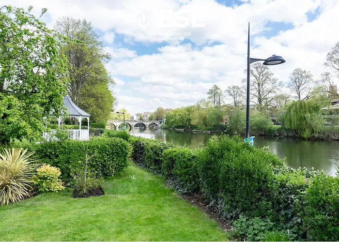 Quarry View Garden Studio In Shrewsbury With Parking